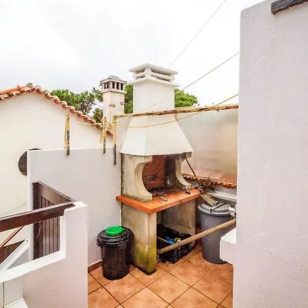 아파트 4 Bedrooms Appartement At Marinha Grande 350 M Away From The Beach With Sea View Terrace And Wifi